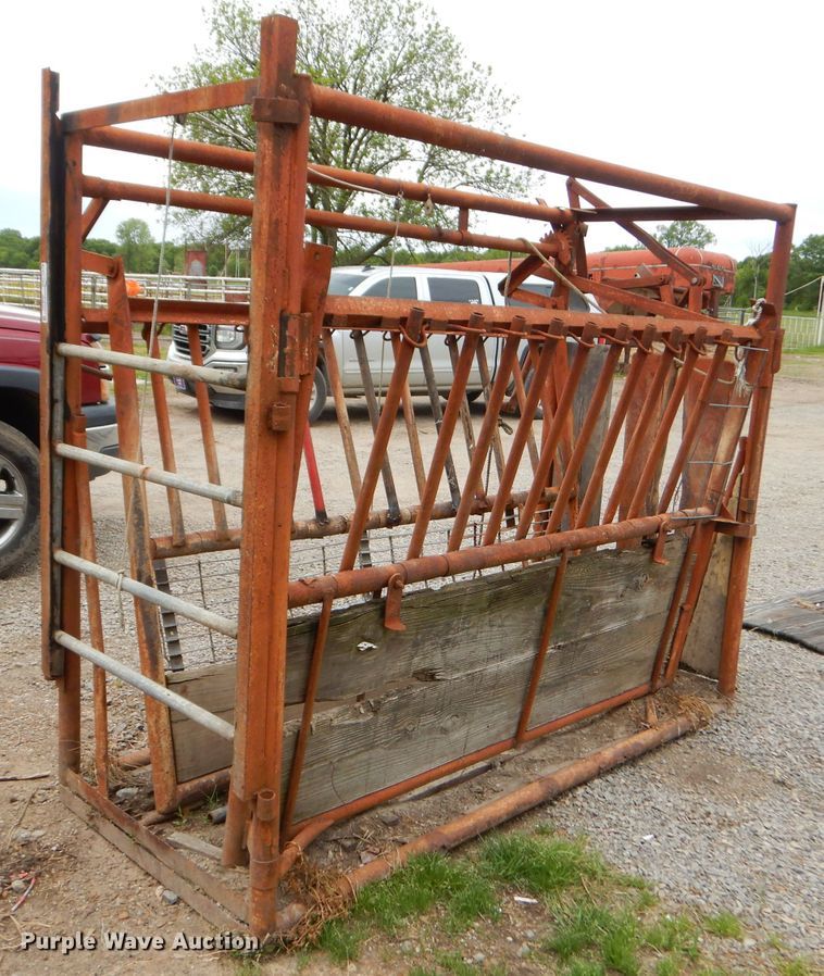 image for item GN9357 Steel squeeze chute