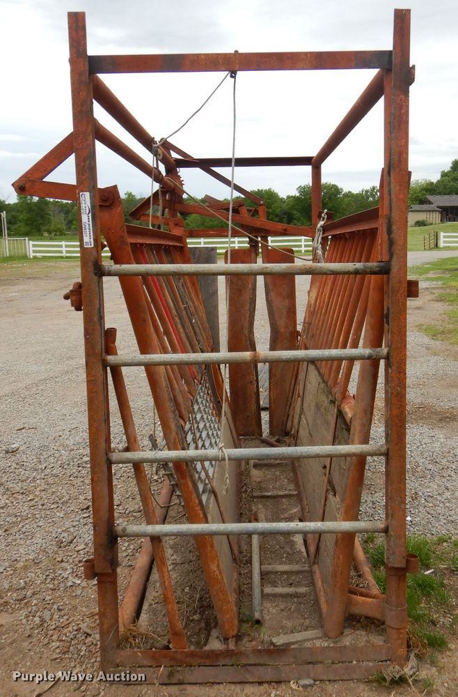 image for item GN9357 Steel squeeze chute