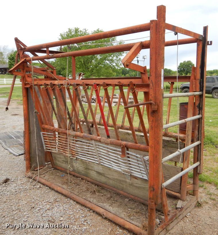 image for item GN9357 Steel squeeze chute