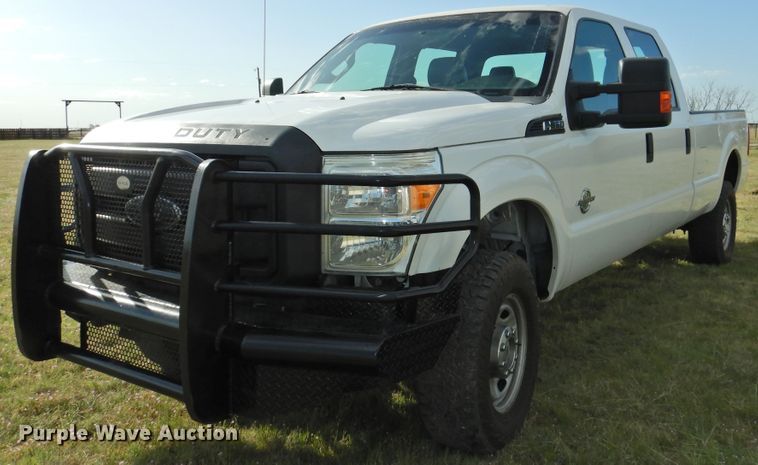 image for item GN9820 2015 Ford F350 Super Duty  Crew Cab pickup truck