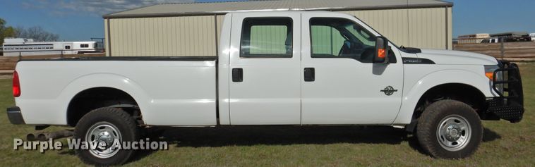 image for item GN9820 2015 Ford F350 Super Duty  Crew Cab pickup truck