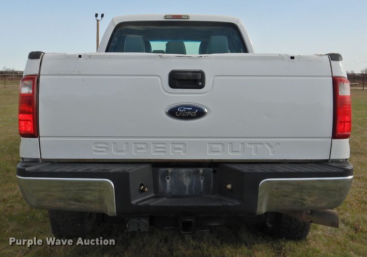image for item GN9820 2015 Ford F350 Super Duty  Crew Cab pickup truck