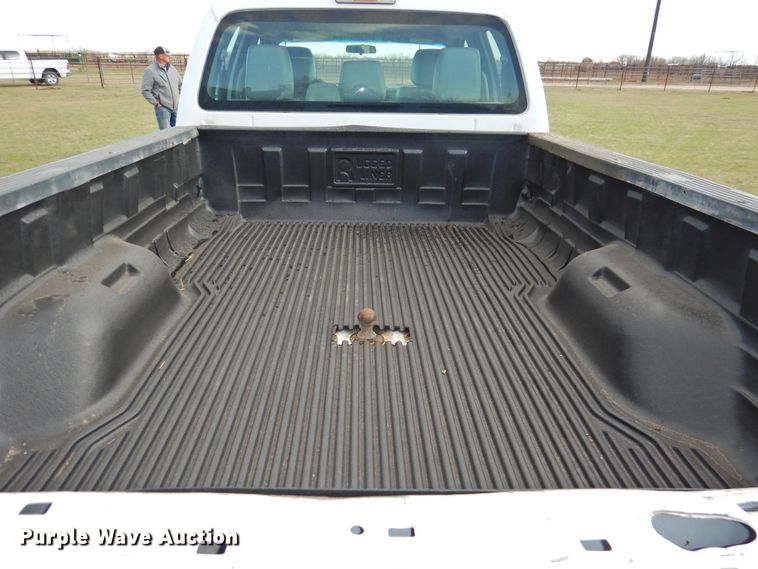 image for item GN9820 2015 Ford F350 Super Duty  Crew Cab pickup truck