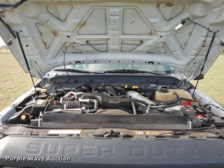 image for item GN9820 2015 Ford F350 Super Duty  Crew Cab pickup truck