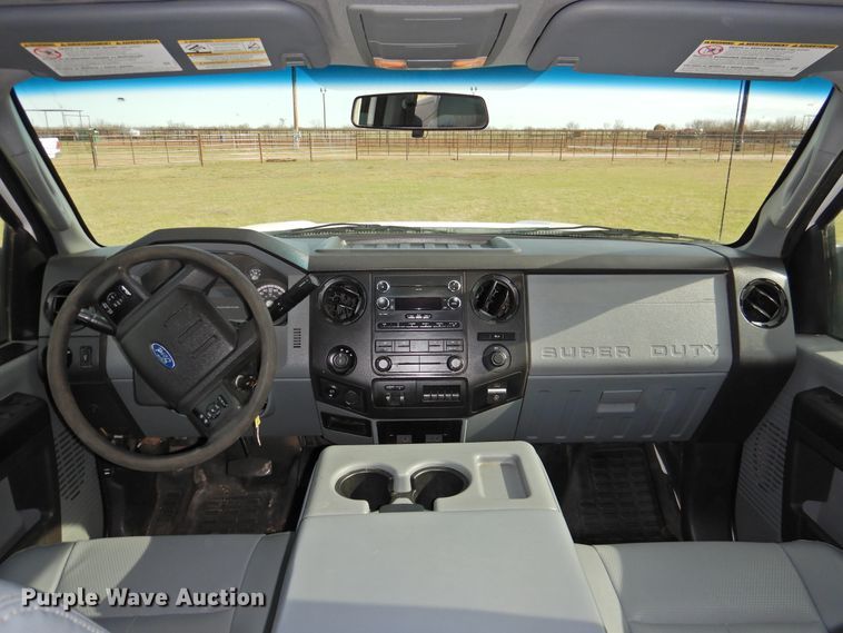 image for item GN9820 2015 Ford F350 Super Duty  Crew Cab pickup truck