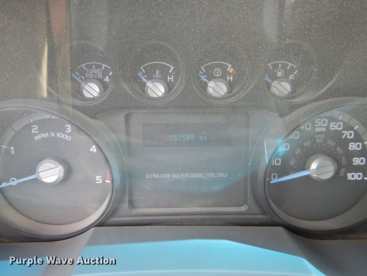 image for item GN9820 2015 Ford F350 Super Duty  Crew Cab pickup truck