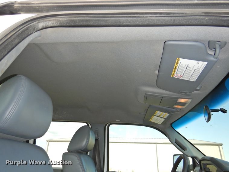 image for item GN9820 2015 Ford F350 Super Duty  Crew Cab pickup truck