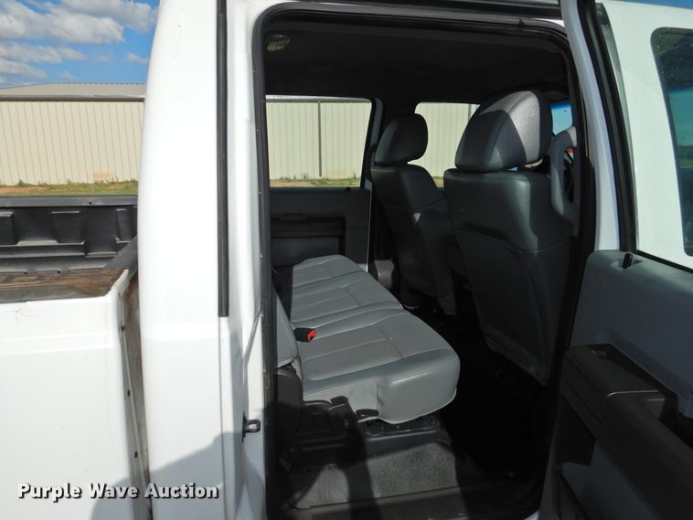 image for item GN9820 2015 Ford F350 Super Duty  Crew Cab pickup truck