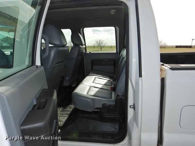 image for item GN9820 2015 Ford F350 Super Duty  Crew Cab pickup truck