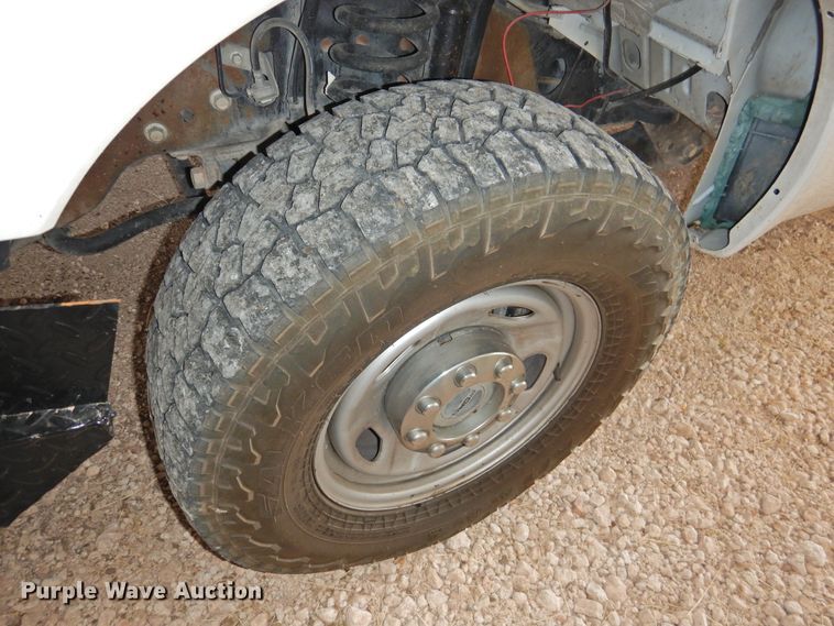 image for item GN9820 2015 Ford F350 Super Duty  Crew Cab pickup truck