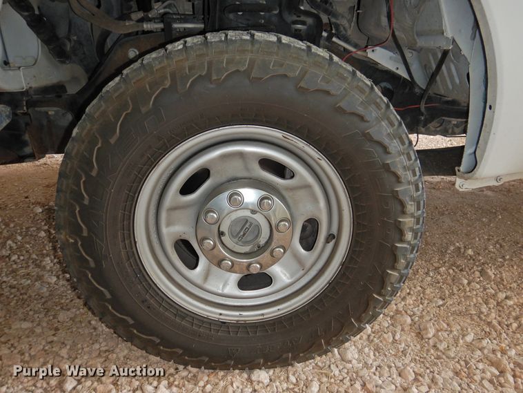 image for item GN9820 2015 Ford F350 Super Duty  Crew Cab pickup truck