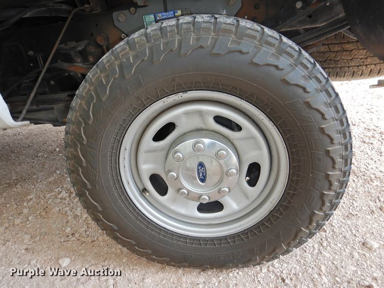 image for item GN9820 2015 Ford F350 Super Duty  Crew Cab pickup truck