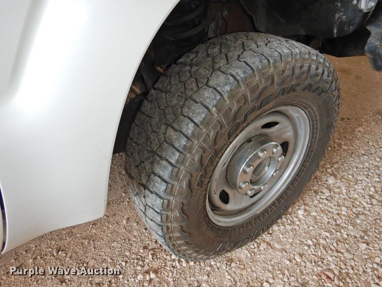 image for item GN9820 2015 Ford F350 Super Duty  Crew Cab pickup truck