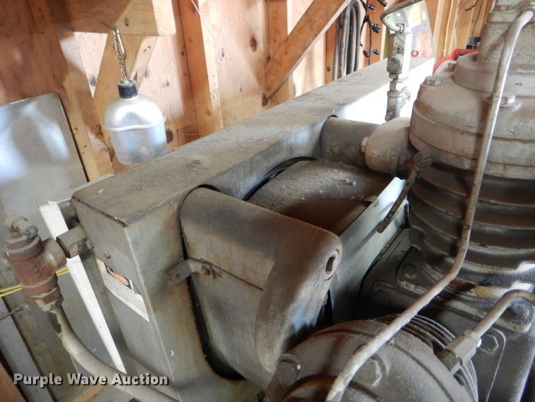 image for item GO9594 Ingersoll Rand T30 air compressor