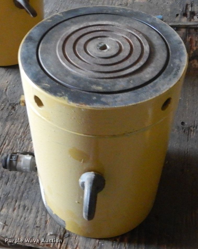 image for item GO9621 Enerpac hydraulic jack