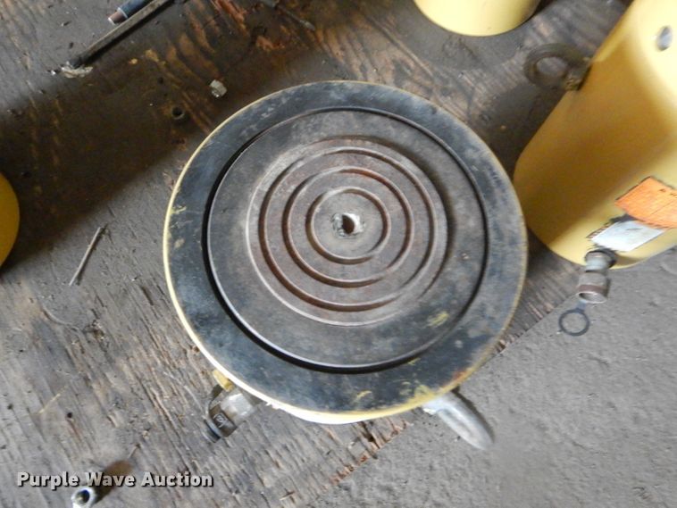 image for item GO9621 Enerpac hydraulic jack