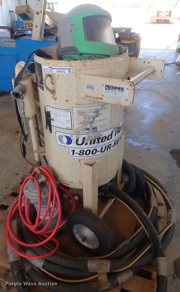 Empire abrasive blaster in Lyons, KS Item GR9072 sold Purple Wave