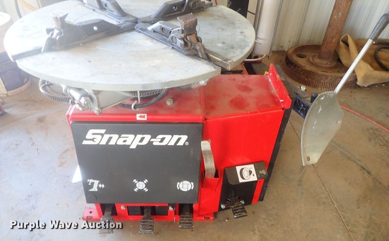 image for item GR9089 Snap-On EEWH311C tire machine