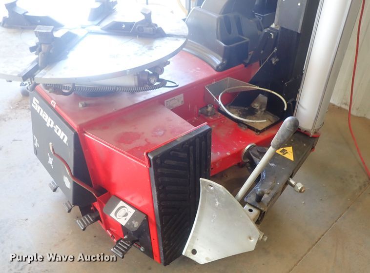 image for item GR9089 Snap-On EEWH311C tire machine