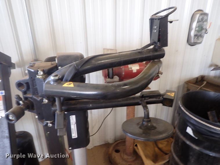 image for item GR9089 Snap-On EEWH311C tire machine