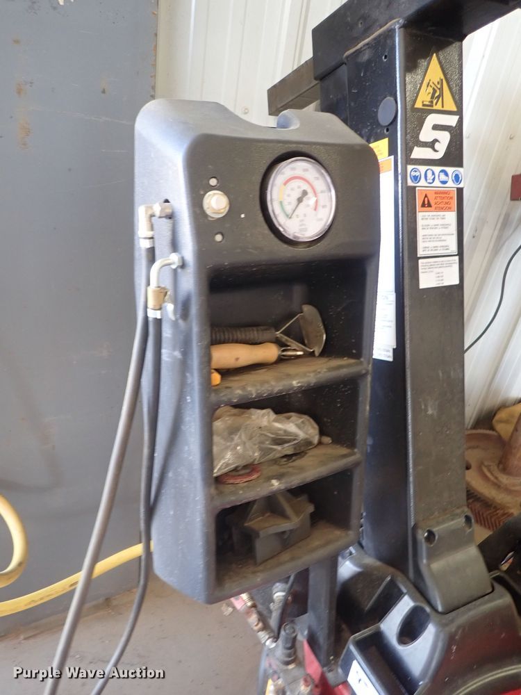 image for item GR9089 Snap-On EEWH311C tire machine