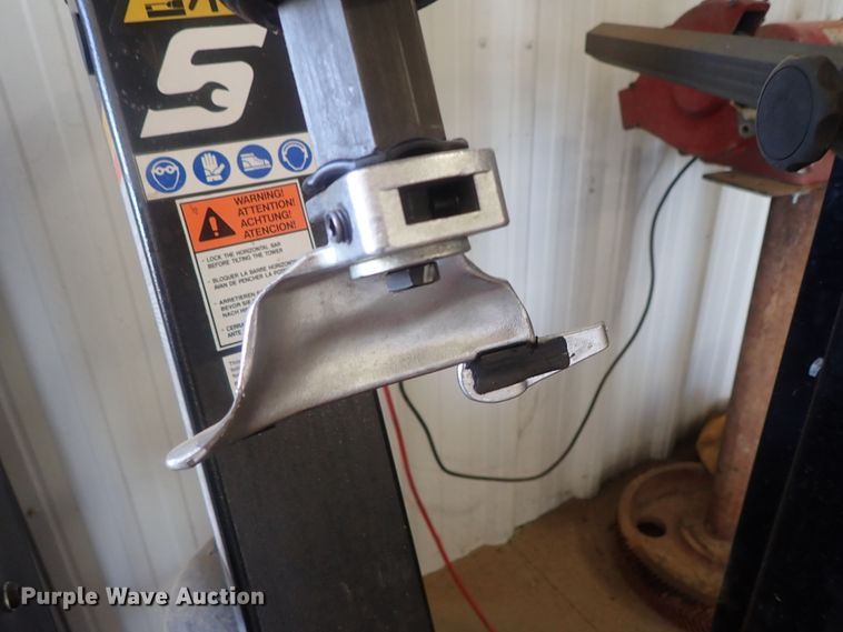 image for item GR9089 Snap-On EEWH311C tire machine