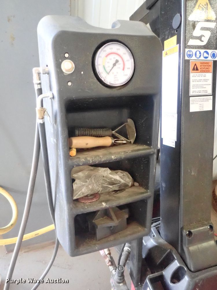 image for item GR9089 Snap-On EEWH311C tire machine