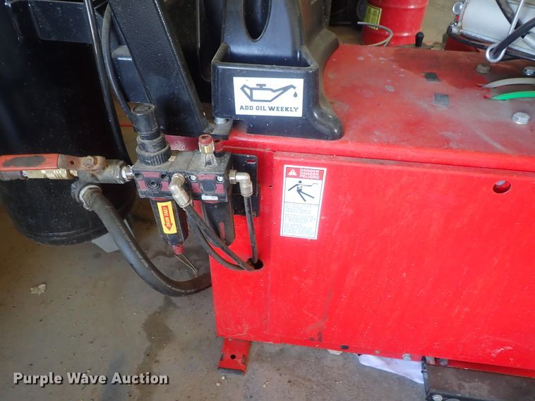 image for item GR9089 Snap-On EEWH311C tire machine