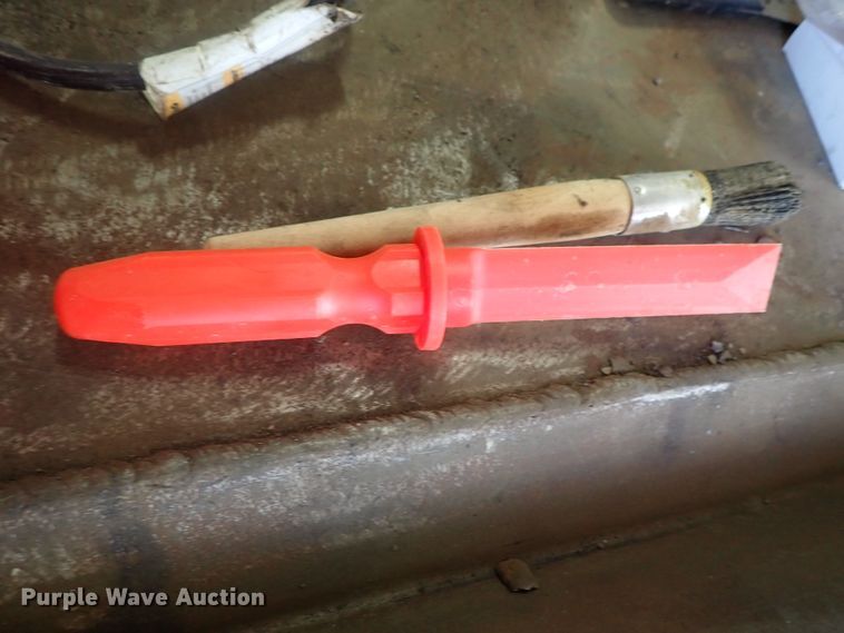 image for item GR9089 Snap-On EEWH311C tire machine