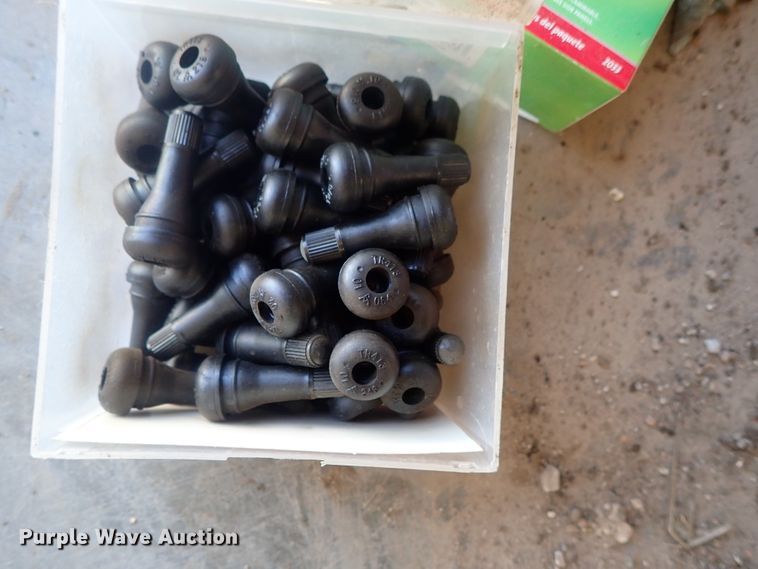 image for item GR9089 Snap-On EEWH311C tire machine