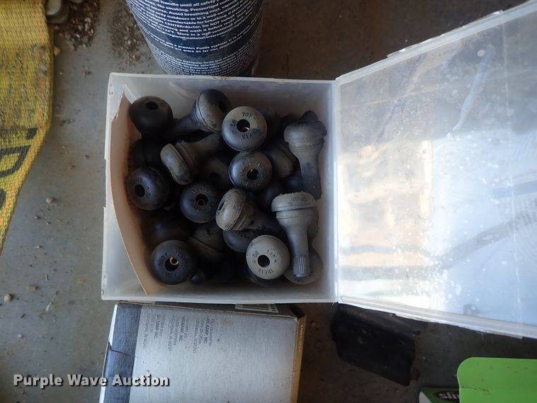 image for item GR9089 Snap-On EEWH311C tire machine