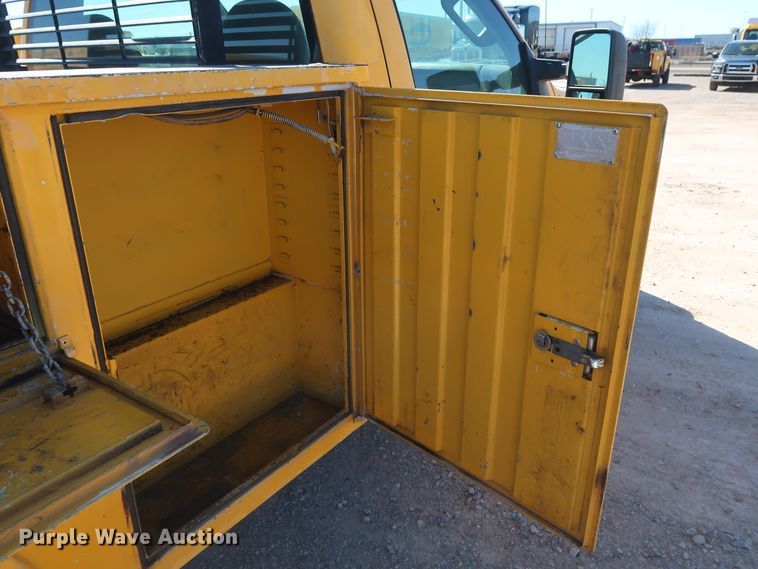 image for item GS9784 2008 Ford F250 Super Duty XL utility bed pickup truck