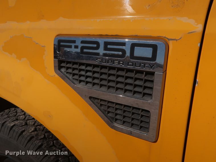 image for item GS9784 2008 Ford F250 Super Duty XL utility bed pickup truck