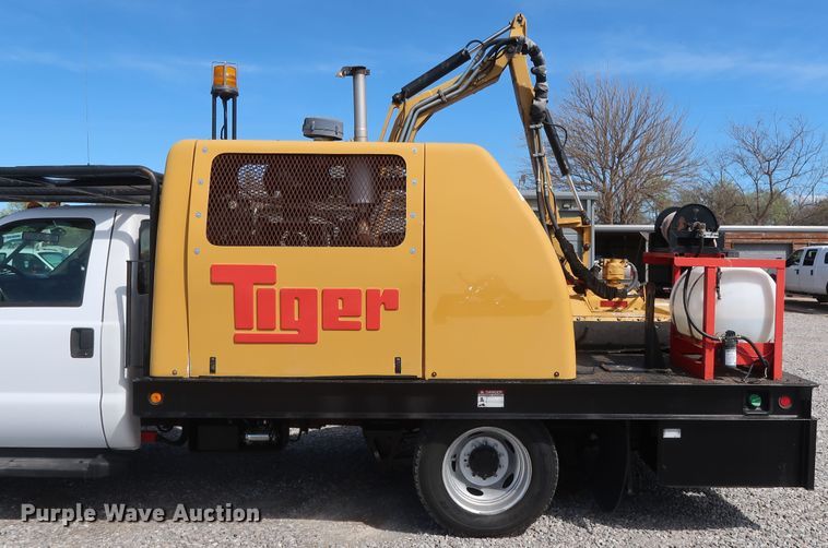 image for item GS9840 2008 Ford F550 Super Duty XLT flatbed truck with boom mower