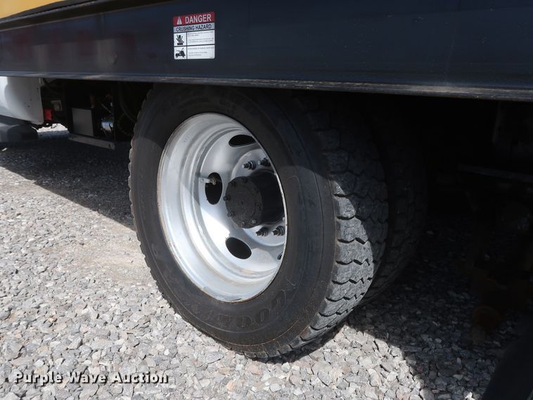 image for item GS9840 2008 Ford F550 Super Duty XLT flatbed truck with boom mower