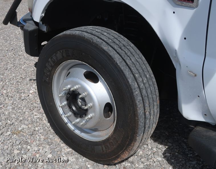 image for item GS9840 2008 Ford F550 Super Duty XLT flatbed truck with boom mower