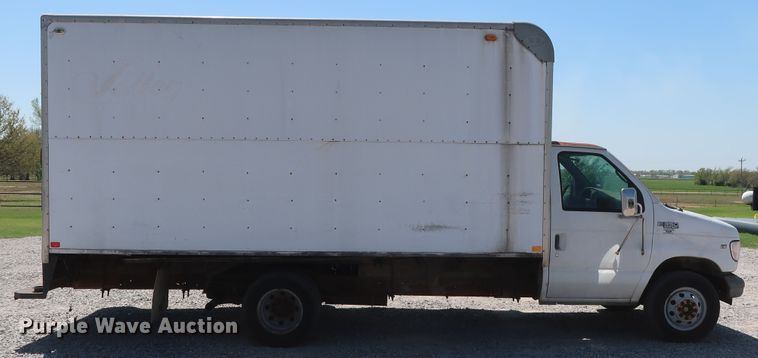 image for item GS9857 2002 Ford Econoline E350 Super Duty box truck
