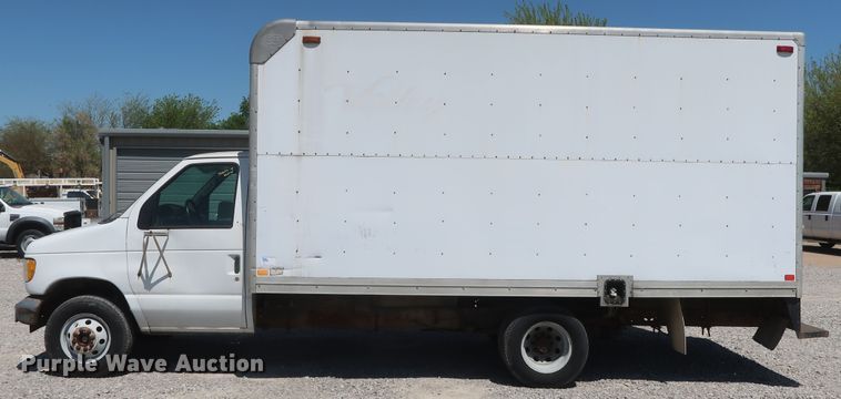 image for item GS9857 2002 Ford Econoline E350 Super Duty box truck