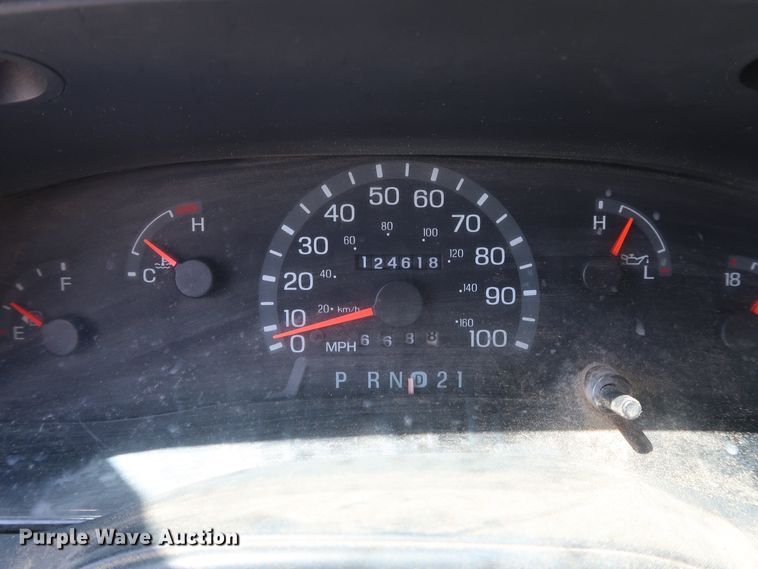 image for item GS9857 2002 Ford Econoline E350 Super Duty box truck
