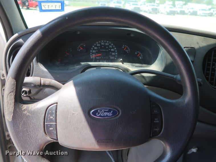 image for item GS9857 2002 Ford Econoline E350 Super Duty box truck