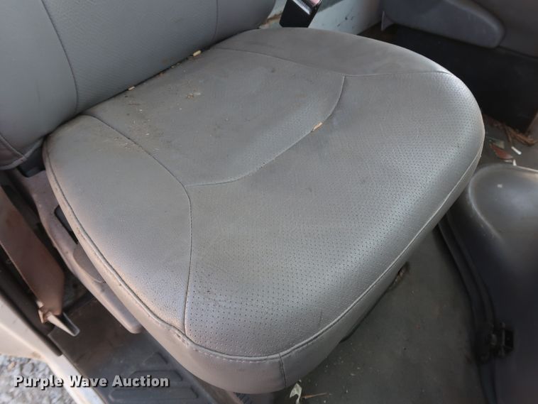 image for item GS9857 2002 Ford Econoline E350 Super Duty box truck