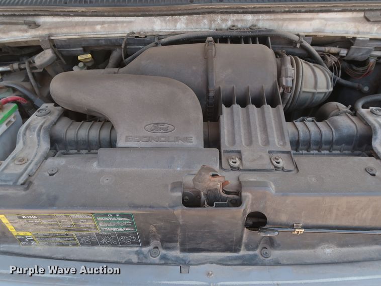 image for item GS9857 2002 Ford Econoline E350 Super Duty box truck