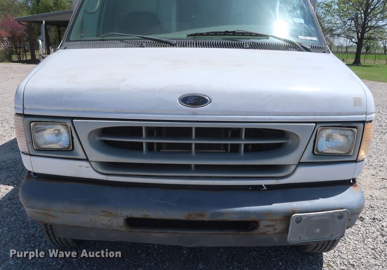 image for item GS9857 2002 Ford Econoline E350 Super Duty box truck
