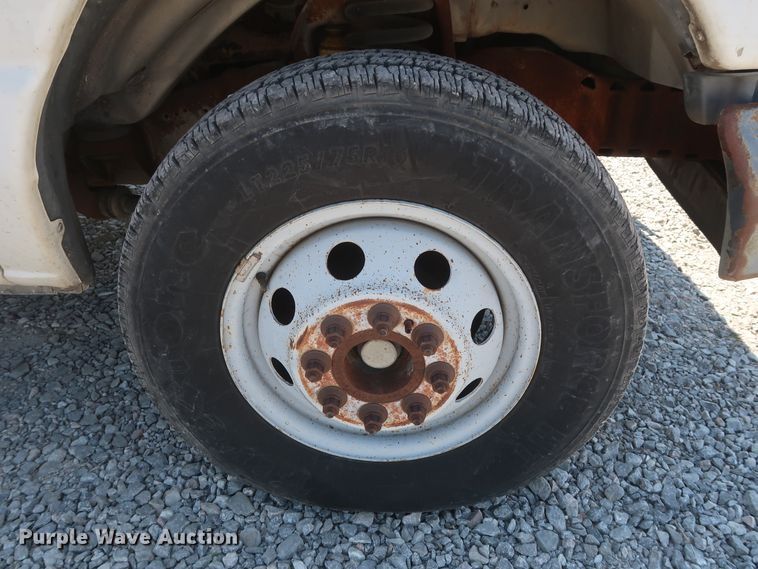 image for item GS9857 2002 Ford Econoline E350 Super Duty box truck