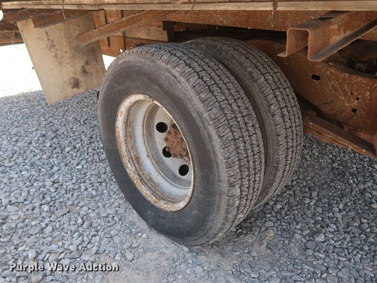 image for item GS9857 2002 Ford Econoline E350 Super Duty box truck