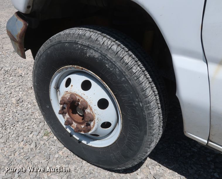 image for item GS9857 2002 Ford Econoline E350 Super Duty box truck
