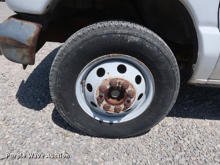 image for item GS9857 2002 Ford Econoline E350 Super Duty box truck