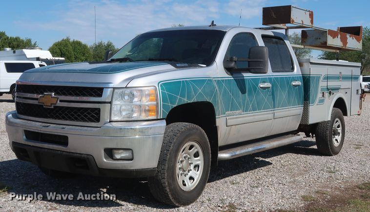 image for item GS9874 2011 Chevrolet Silverado 2500HD  Crew Cab utility bed pickup truck