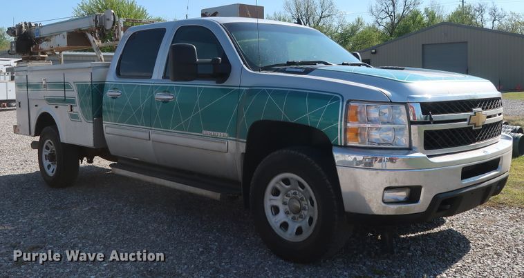 image for item GS9874 2011 Chevrolet Silverado 2500HD  Crew Cab utility bed pickup truck