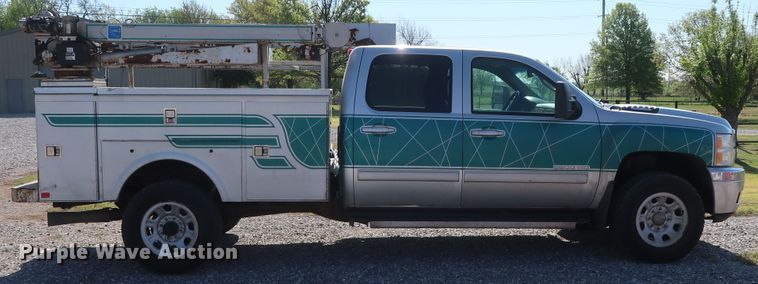 image for item GS9874 2011 Chevrolet Silverado 2500HD  Crew Cab utility bed pickup truck